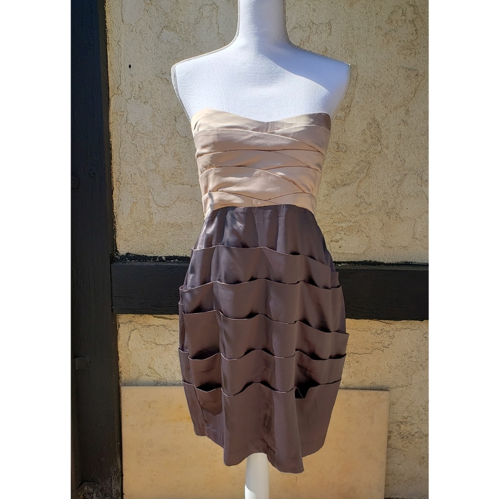 Women's strapless dress